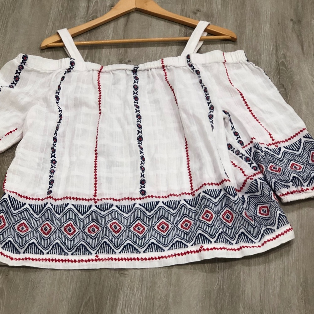 Sonoma white top with blue and red designs
